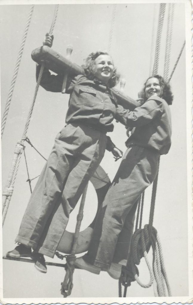 Sava Kaluža and Jolanda Gruden on the mast of the training ship “Viševica” in the summer of 1948